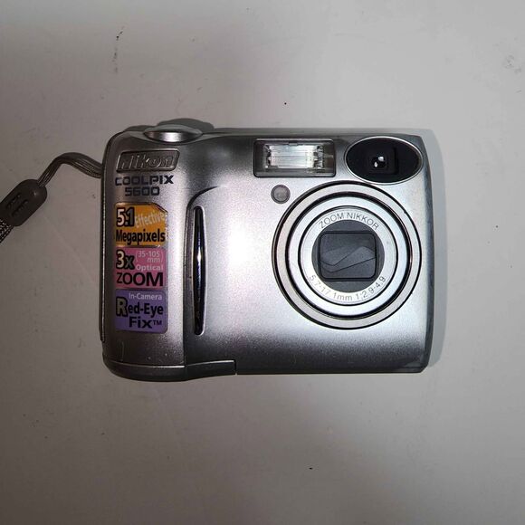 Nikon COOLPIX 5600 5.1MP Digital Camera - Silver (read) - Picture 1 of 7